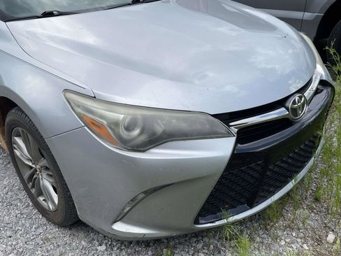 Used 2017 Toyota Camry SE w/ Moonroof Package FWD image 4