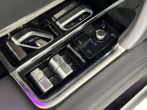 Certified 2023 Land Rover Range Rover Autobiography image 12