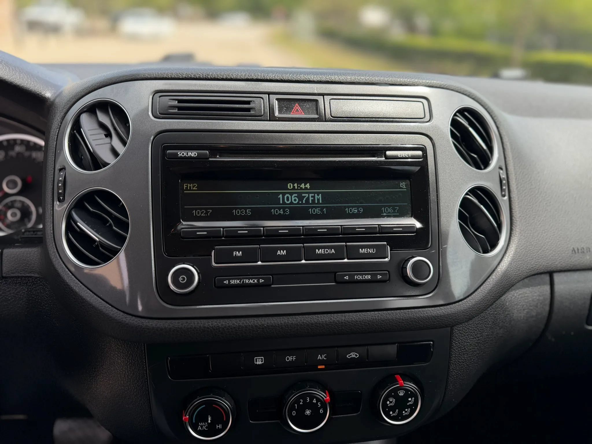 Used 2014 Volkswagen Tiguan S FWD image 21
