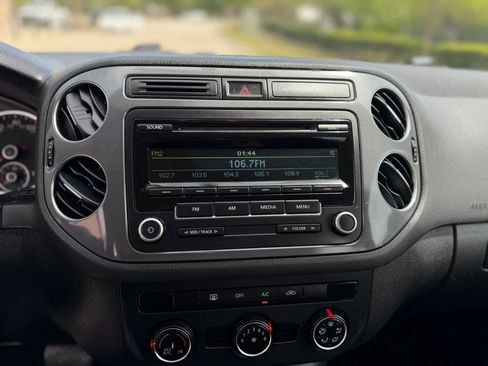 Used 2014 Volkswagen Tiguan S image 21