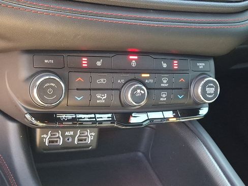 Used 2025 Dodge Durango GT AWD/4WD image 19