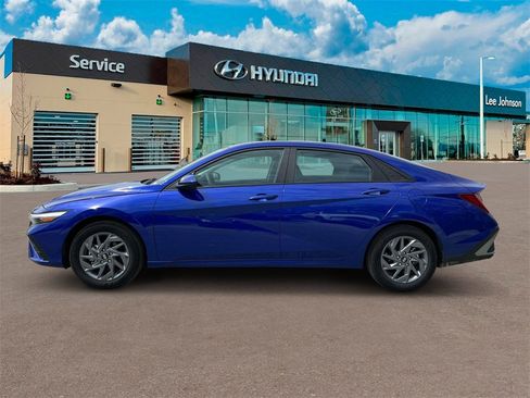 New 2025 Hyundai Elantra Blue image 3