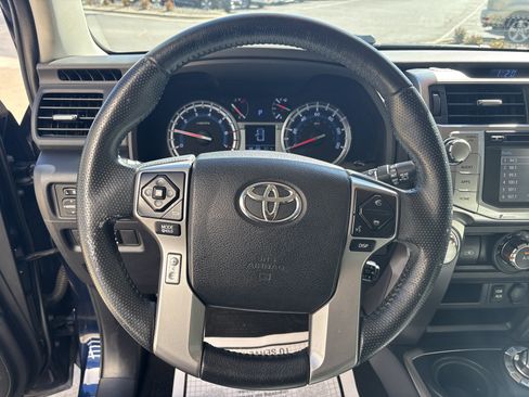 Used 2017 Toyota 4Runner SR5 Premium image 18