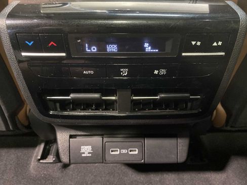 Used 2024 Acura MDX SH-AWD w/ Technology Package image 25
