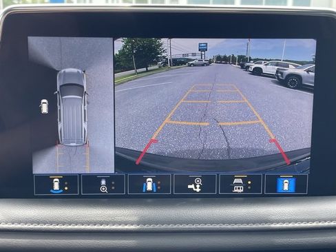 Used 2021 Chevrolet Tahoe Z71 w/ Z71 Signature Package image 5