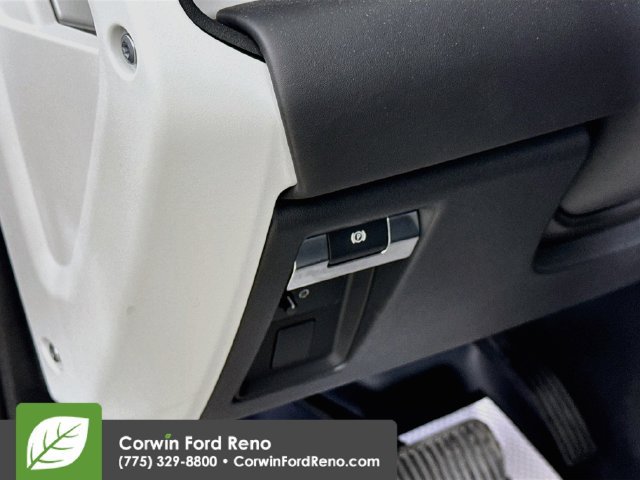 Used 2025 Land Rover Defender 110 X-Dynamic SE AWD/4WD image 12