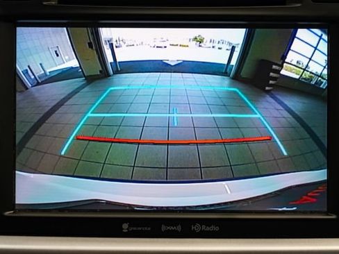 Used 2019 Toyota Highlander XLE AWD/4WD image 19