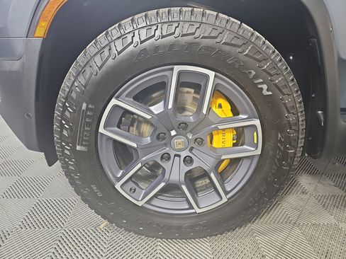 Used 2022 Rivian R1T Launch Edition image 9