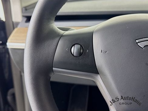 Used 2023 Tesla Model Y Long Range image 13