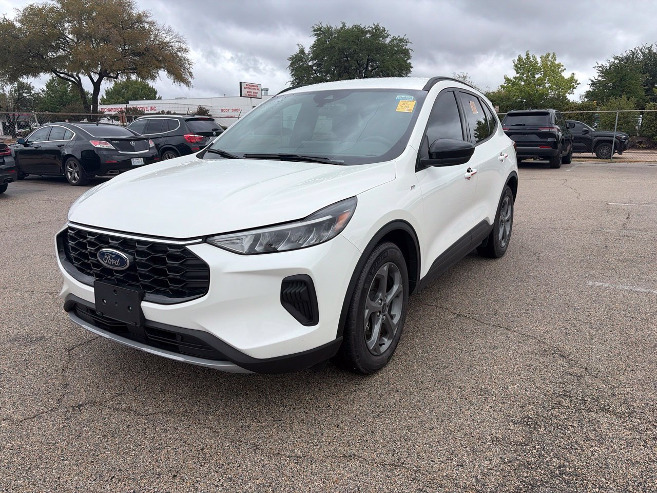 Used 2025 Ford Escape ST-Line w/ Tech Pack #1 FWD image 1