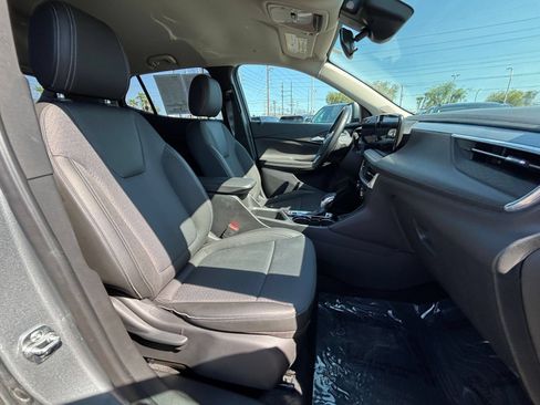 Used 2025 Buick Encore GX Preferred AWD/4WD image 35