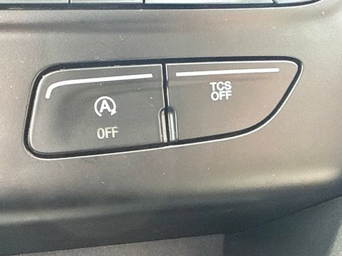 Certified 2019 Ford Escape SE FWD image 17