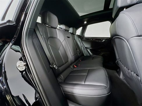 New 2026 Porsche Macan image 29