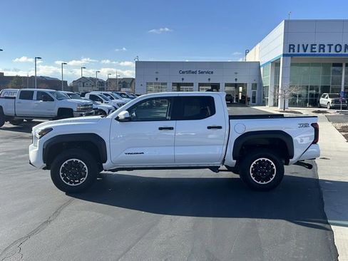 Used 2025 Toyota Tacoma TRD Off-Road image 25