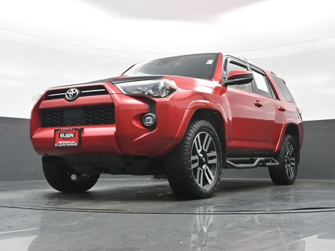 Used 2022 Toyota 4Runner SR5 AWD/4WD image 30