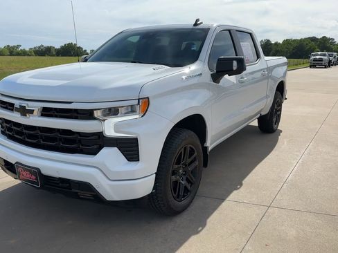 Used 2024 Chevrolet Silverado 1500 RST w/ Convenience Package II AWD/4WD image 4