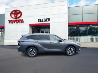 Used 2025 Toyota Highlander XLE AWD/4WD video 2