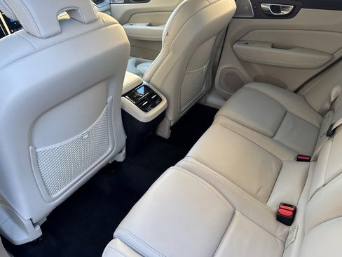 Used 2023 Volvo XC60 B5 Ultimate image 12