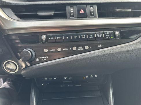 Used 2020 Lexus ES 350 w/ Premium Package image 17