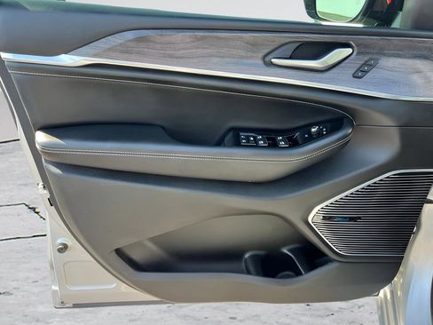 Used 2022 Jeep Grand Cherokee L Overland image 36