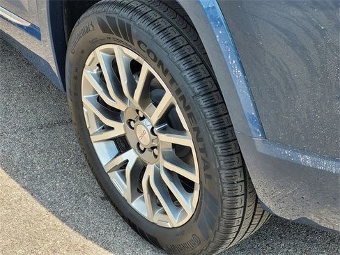 New 2026 GMC Terrain Denali w/ LPO, Black Badging Package image 7