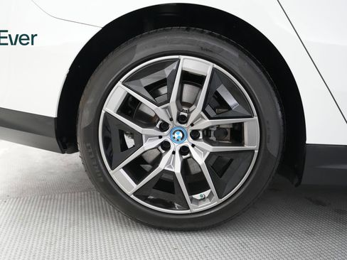 Used 2024 BMW i5 eDrive40i w/ Premium Package RWD image 22