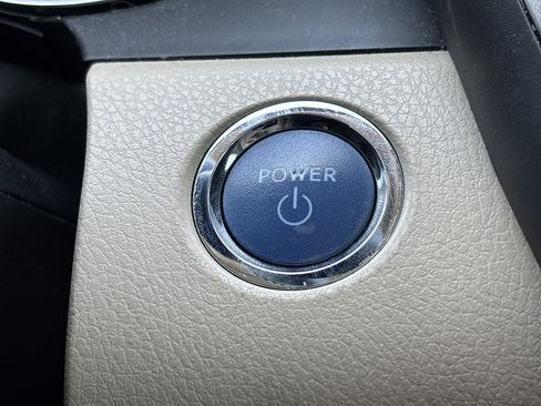 Used 2020 Toyota Camry XLE FWD image 11