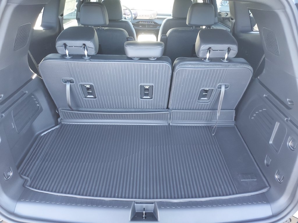 New 2027 Buick Enclave Sport Touring w/ LPO, Floor Liner Package FWD image 9