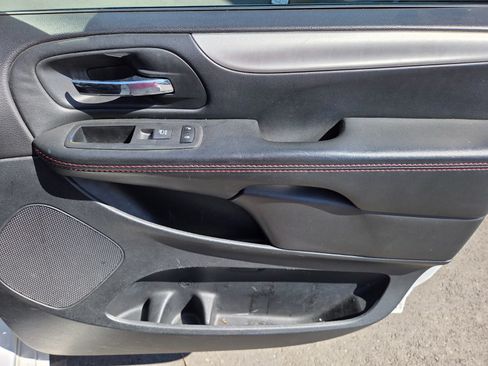 Used 2018 Dodge Grand Caravan GT image 13