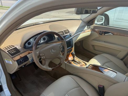 Used 2008 Mercedes-Benz E 350 4MATIC Sedan image 11
