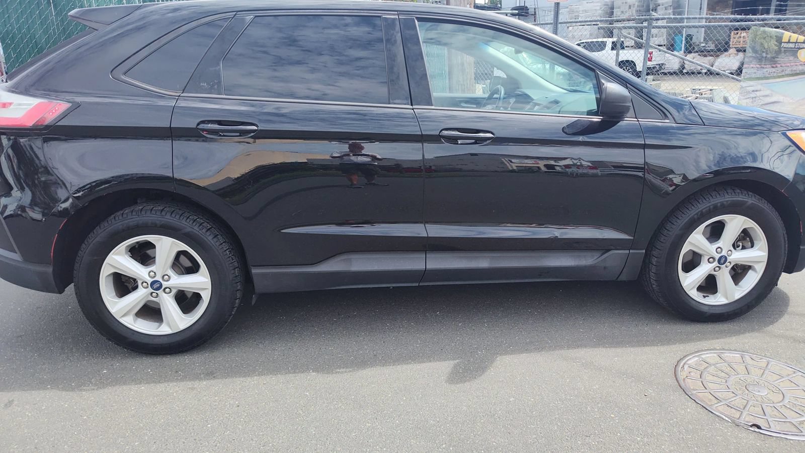 Used 2019 Ford Edge SE w/ SE Fleet Driver's Package AWD/4WD image 3