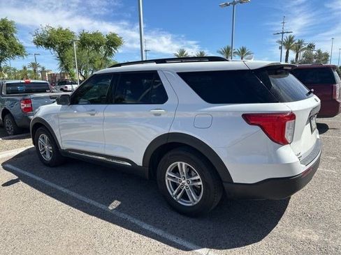 Used 2024 Ford Explorer XLT image 3