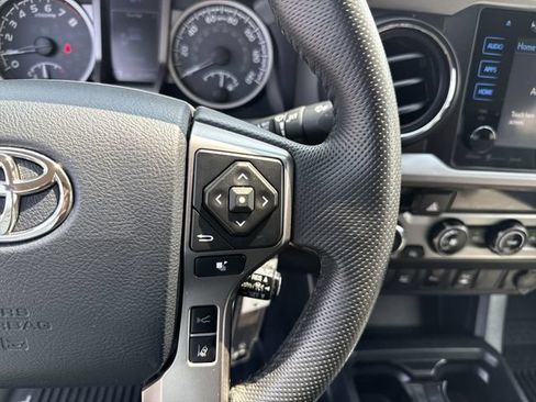 Used 2018 Toyota Tacoma SR5 AWD/4WD image 22