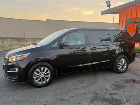 Used 2020 Kia Sedona LX image 7