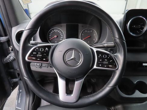 Used 2021 Mercedes-Benz Sprinter 2500 image 42