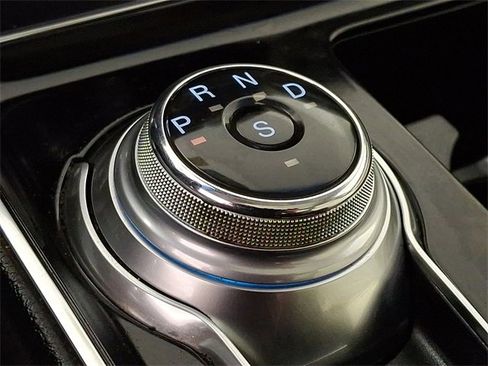 Used 2019 Ford Edge Titanium w/ Cold Weather Package image 17