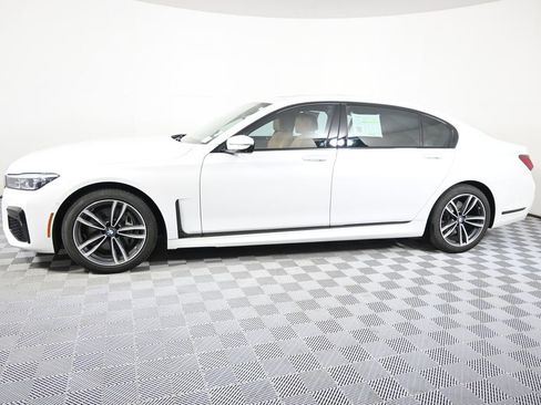 Used 2022 BMW 740i xDrive w/ M Sport Package AWD/4WD image 2