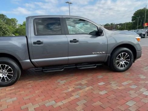 Used 2023 Nissan Titan SV w/ SV Convenience Package RWD image 2