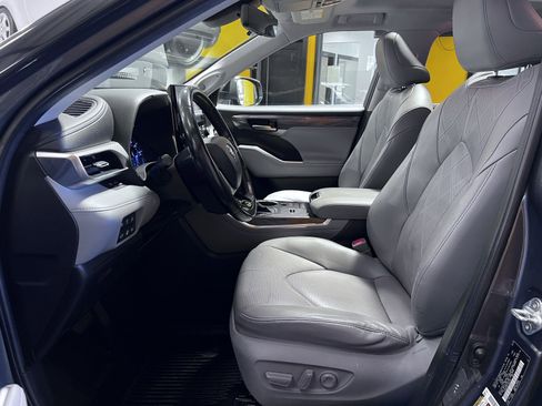 Used 2020 Toyota Highlander Limited Platinum image 14