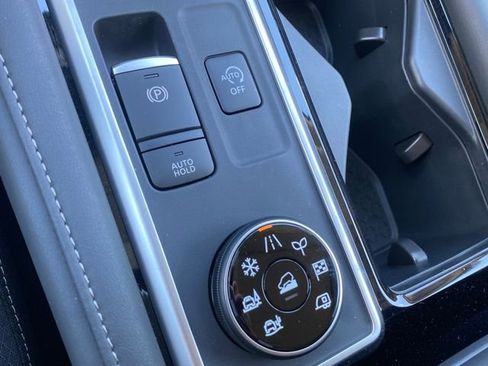 New 2026 Nissan Pathfinder SV image 17