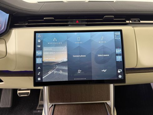 Used 2024 Land Rover Range Rover Long Wheelbase SE image 21