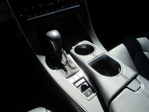 Used 2022 Toyota Avalon Limited image 20