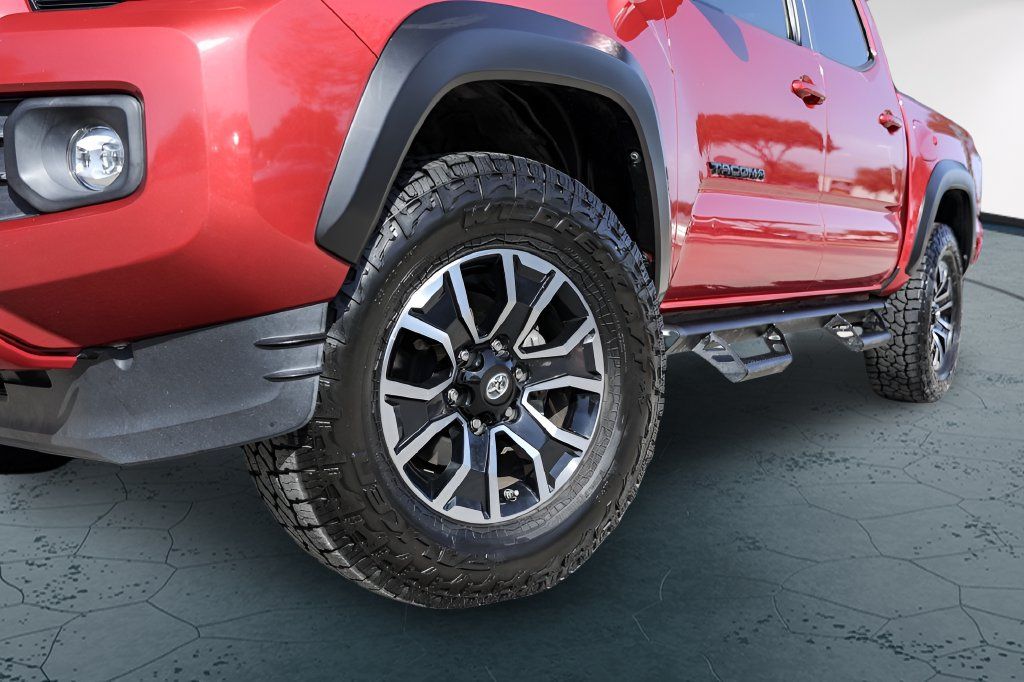 Used 2021 Toyota Tacoma TRD Sport w/ Technology Package RWD image 4