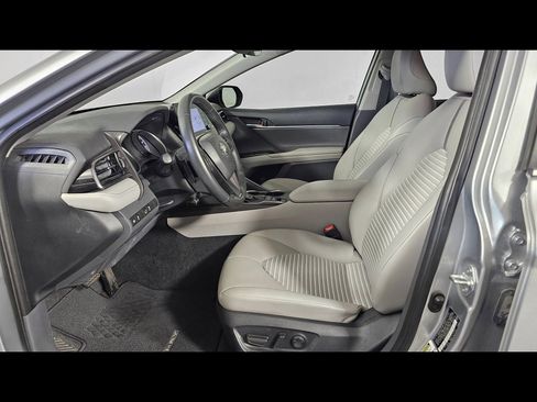 Used 2023 Toyota Camry SE image 15