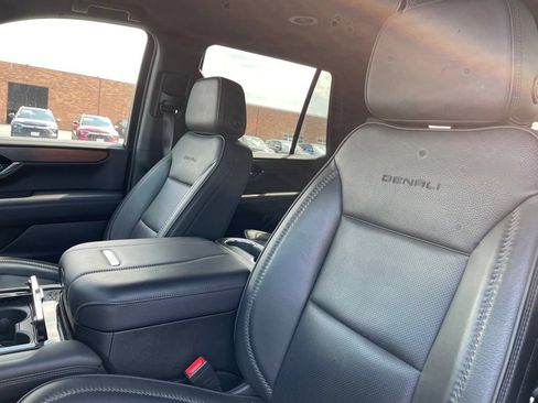 Used 2025 GMC Yukon Denali RWD image 23