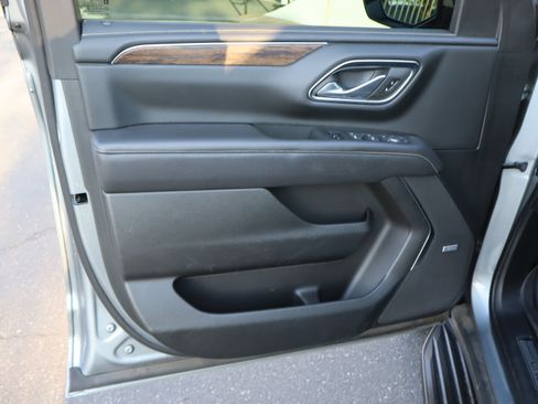 Used 2023 Chevrolet Suburban Premier RWD image 18