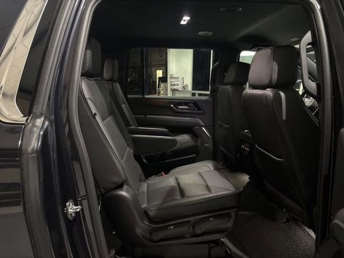 Used 2025 GMC Yukon XL Denali image 32