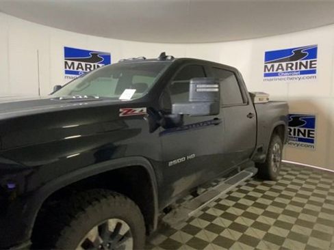 Used 2024 Chevrolet Silverado 2500 Custom w/ Custom Value Package image 6