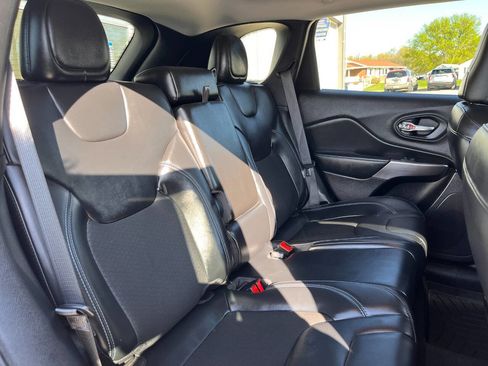 Used 2020 Jeep Cherokee Latitude Plus w/ Cold Weather Group AWD/4WD image 14