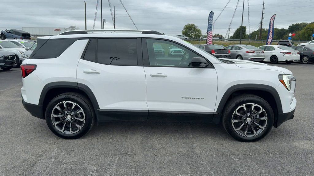 Used 2025 GMC Terrain Elevation w/ Elevation Premium Package AWD/4WD image 8